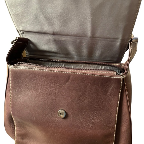 Authentic 100%  Leather AGM.CTT Beyond Leather Crossbody Women Bag Purse. - Picture 5 of 16